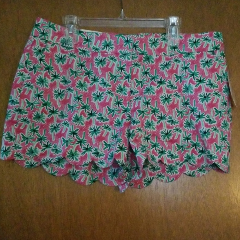 Crown & Ivy Shelby Scallop Shorts
